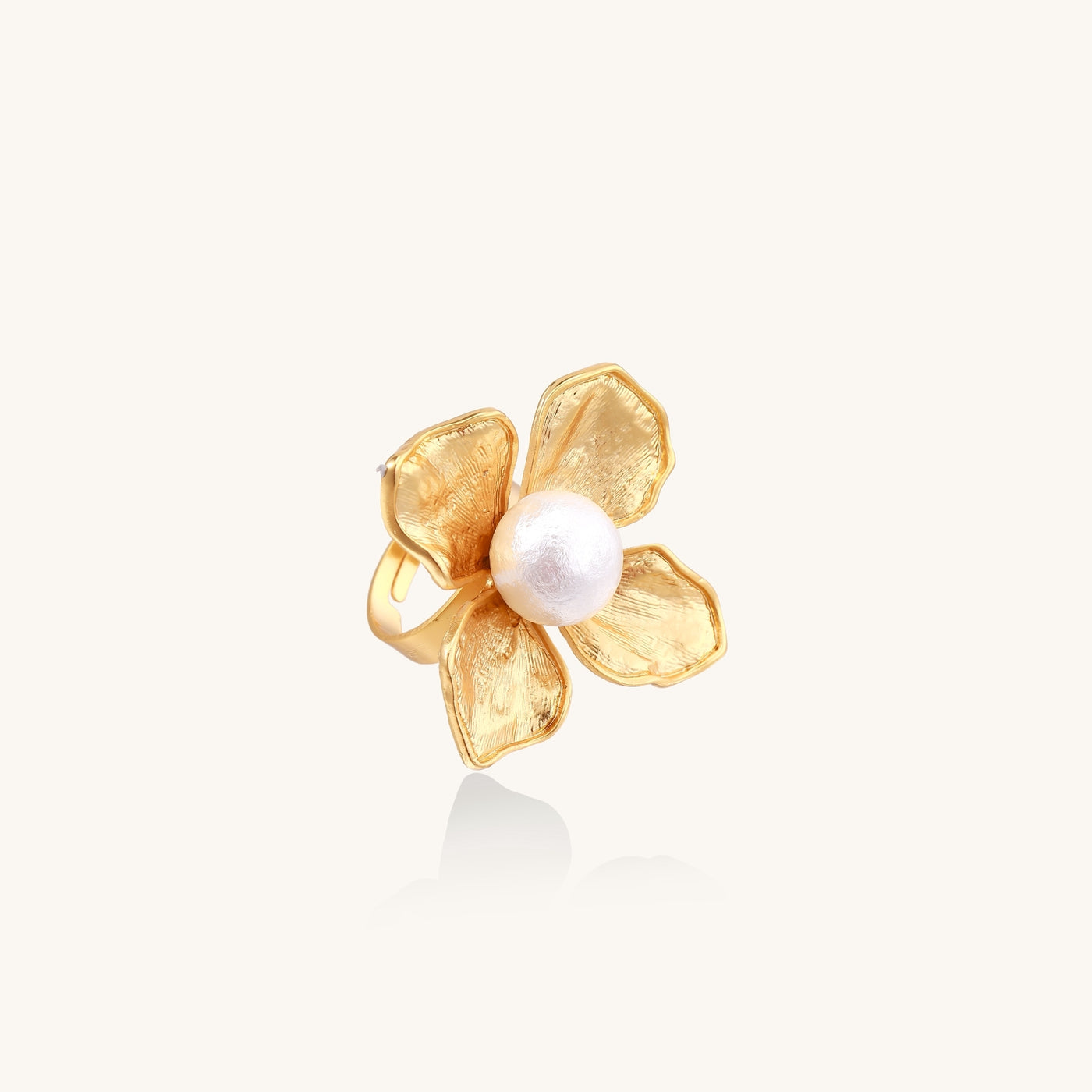 Pearl Embrace Ring Lifestyle