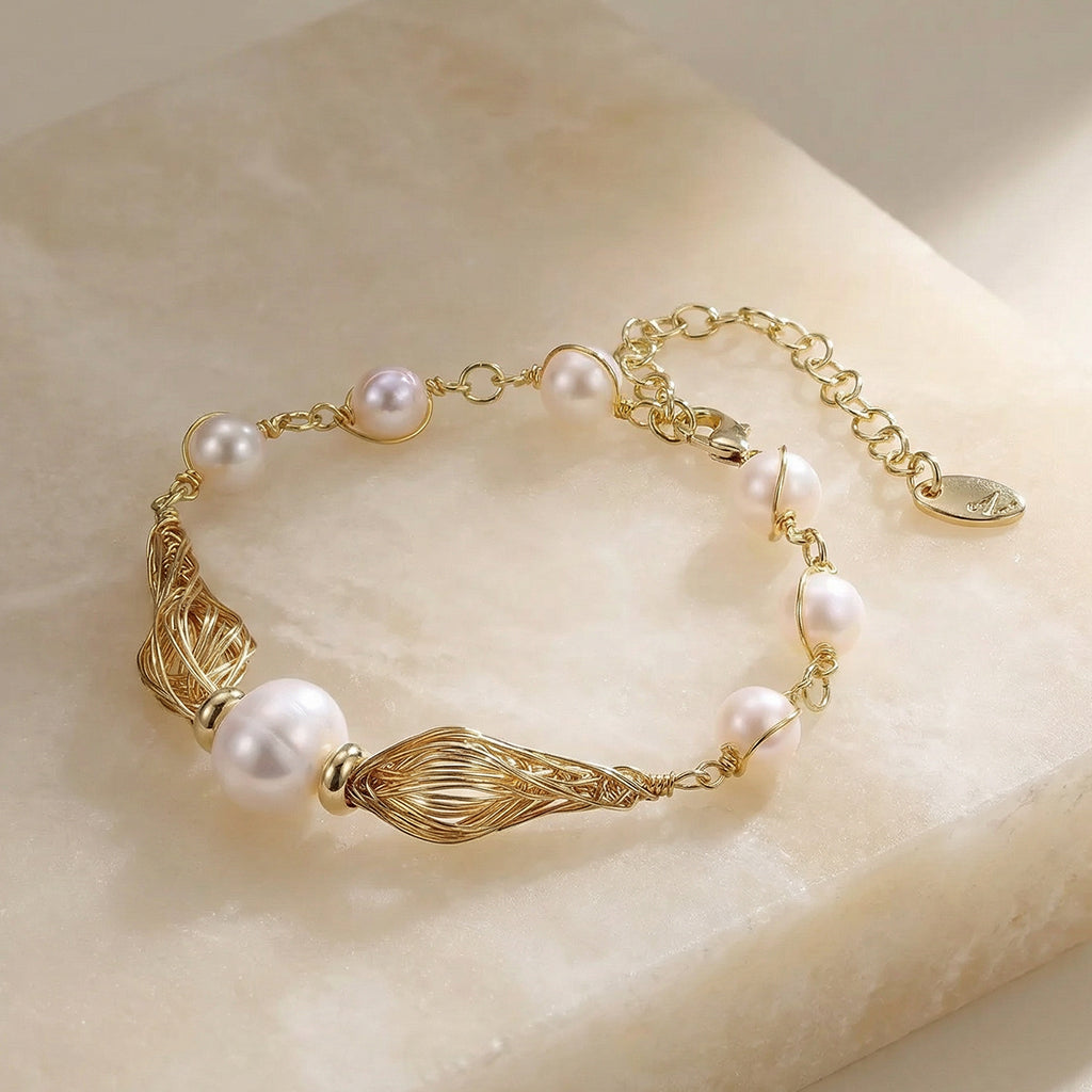An adjustable freshwater pearl bracelet 