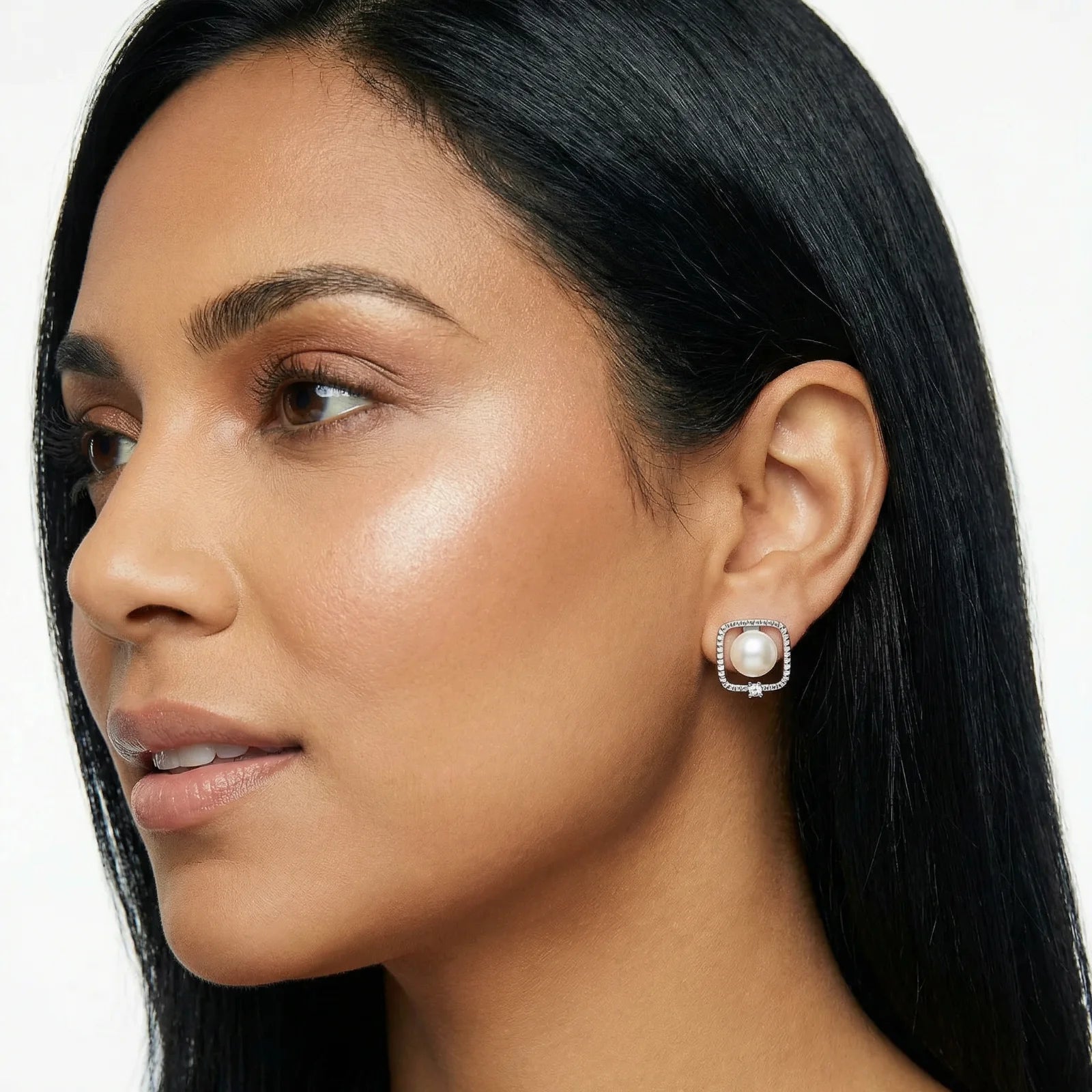 Halo Frame Pearl Studs