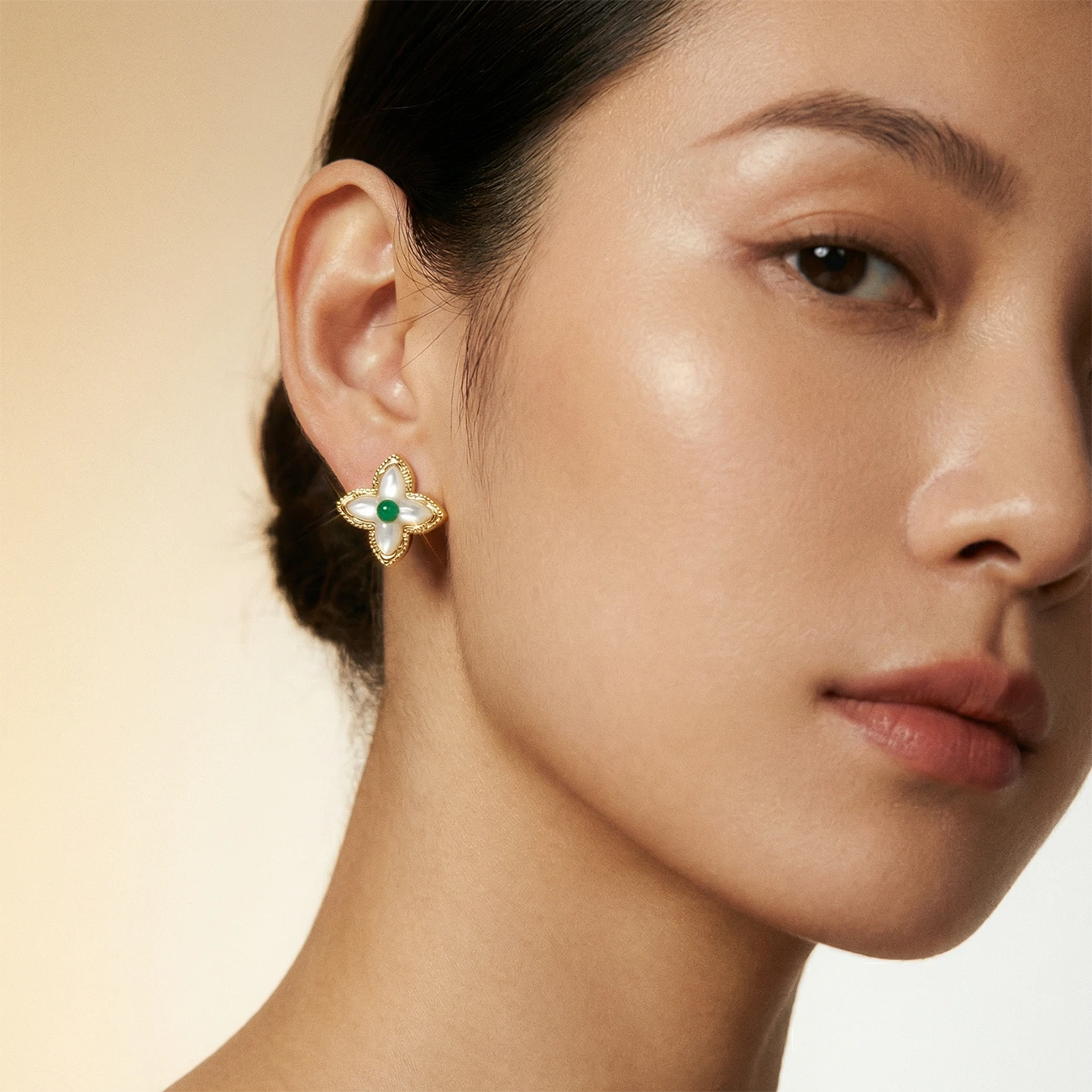 Lilac Poise Stud Earrings